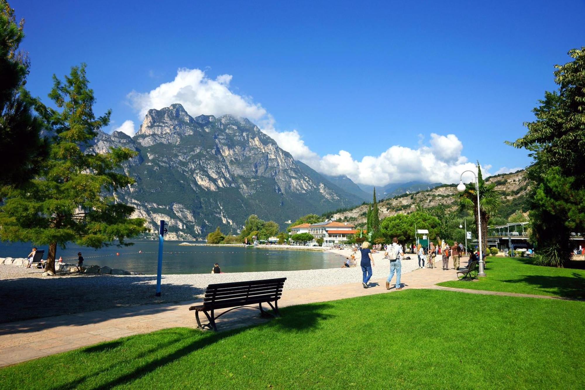 Paulie Apartment - Happy Rentals Riva del Garda Dış mekan fotoğraf